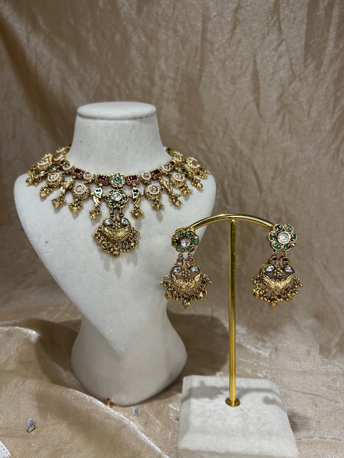 maroon and emerald green necklace set