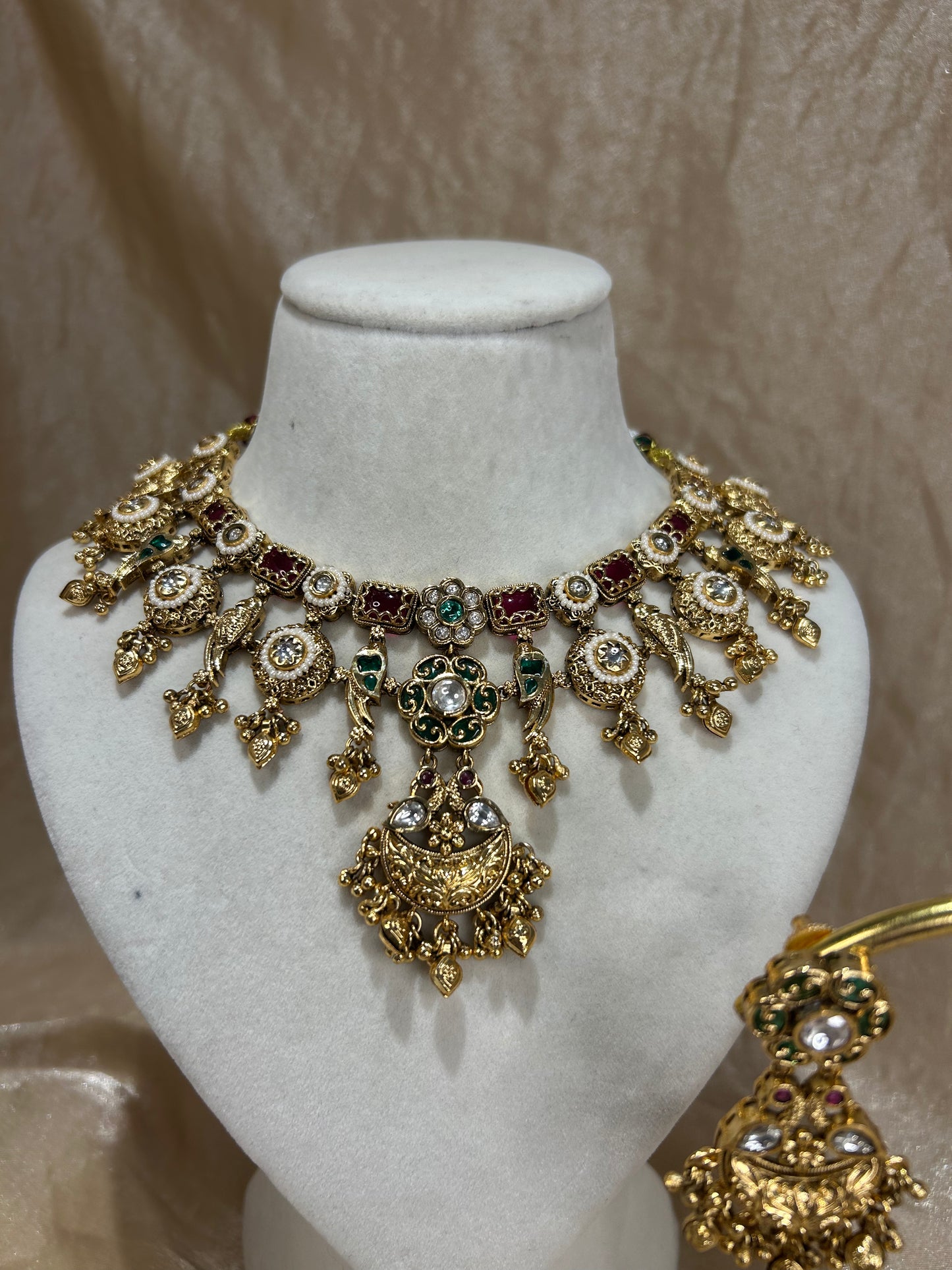 maroon and emerald green necklace set