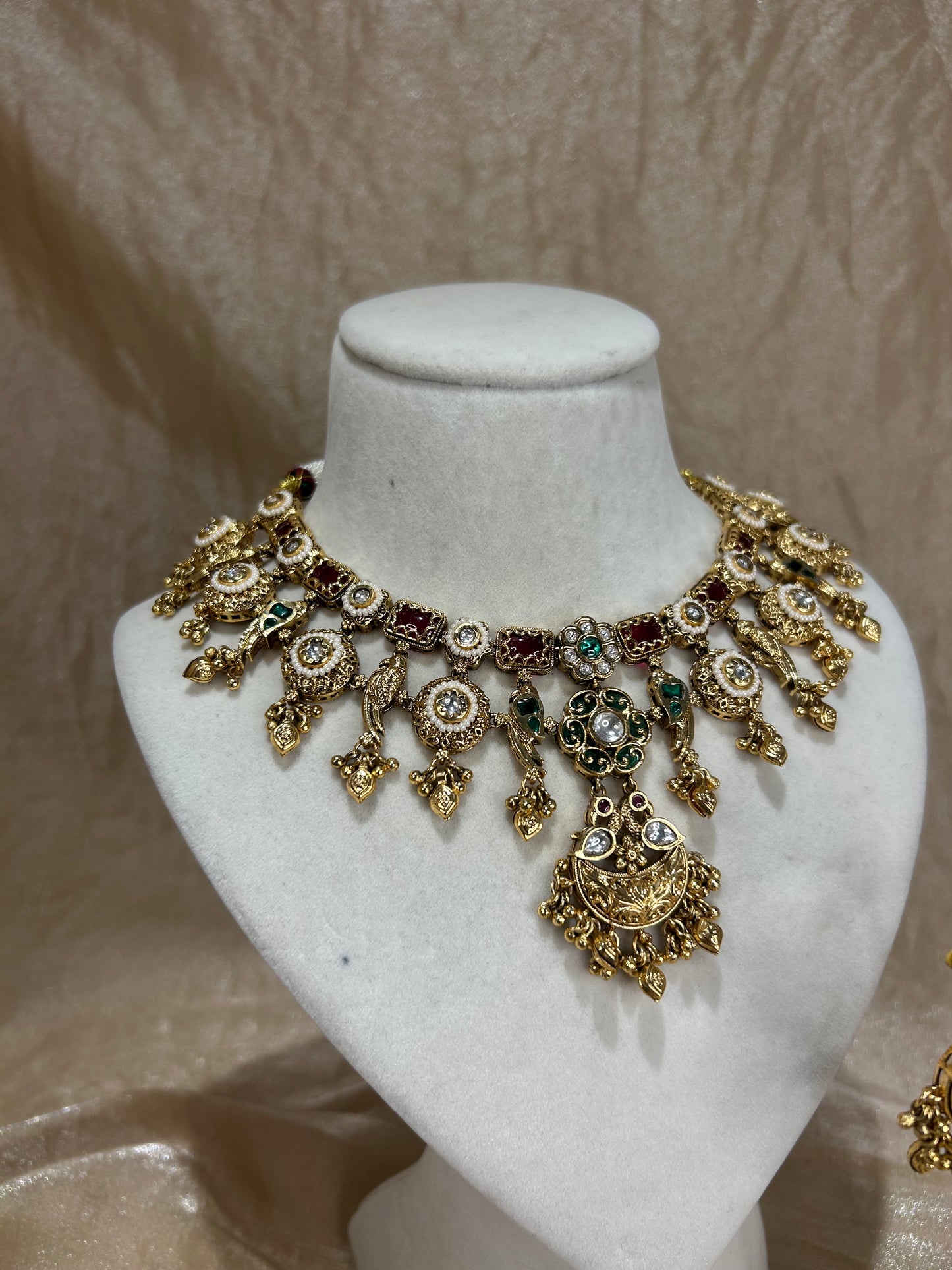 maroon and emerald green necklace set