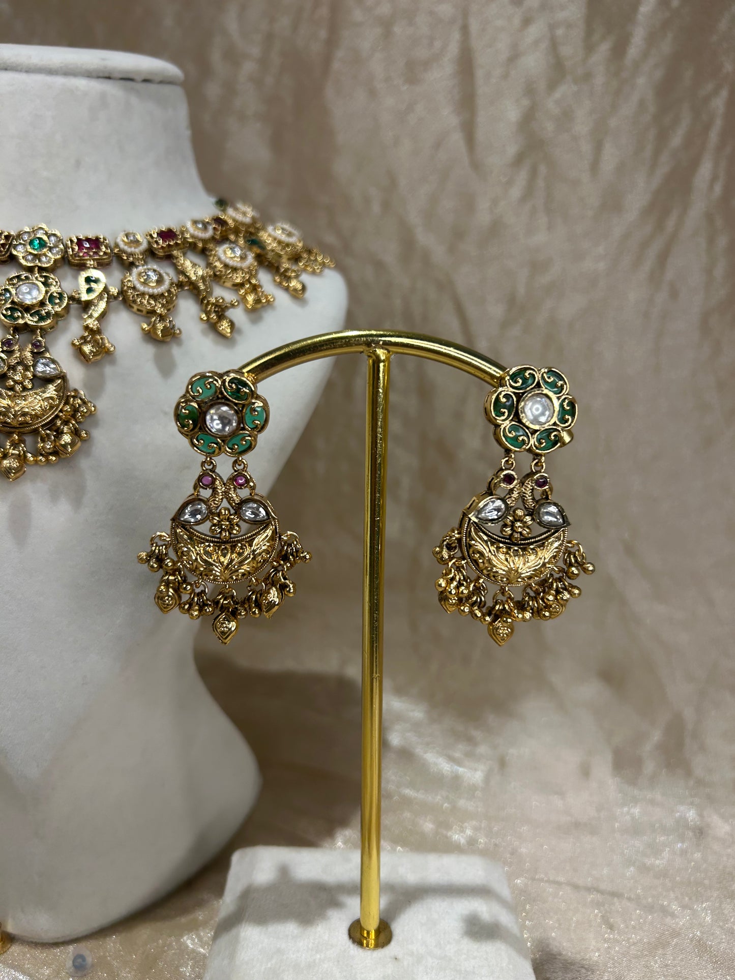 maroon and emerald green necklace set