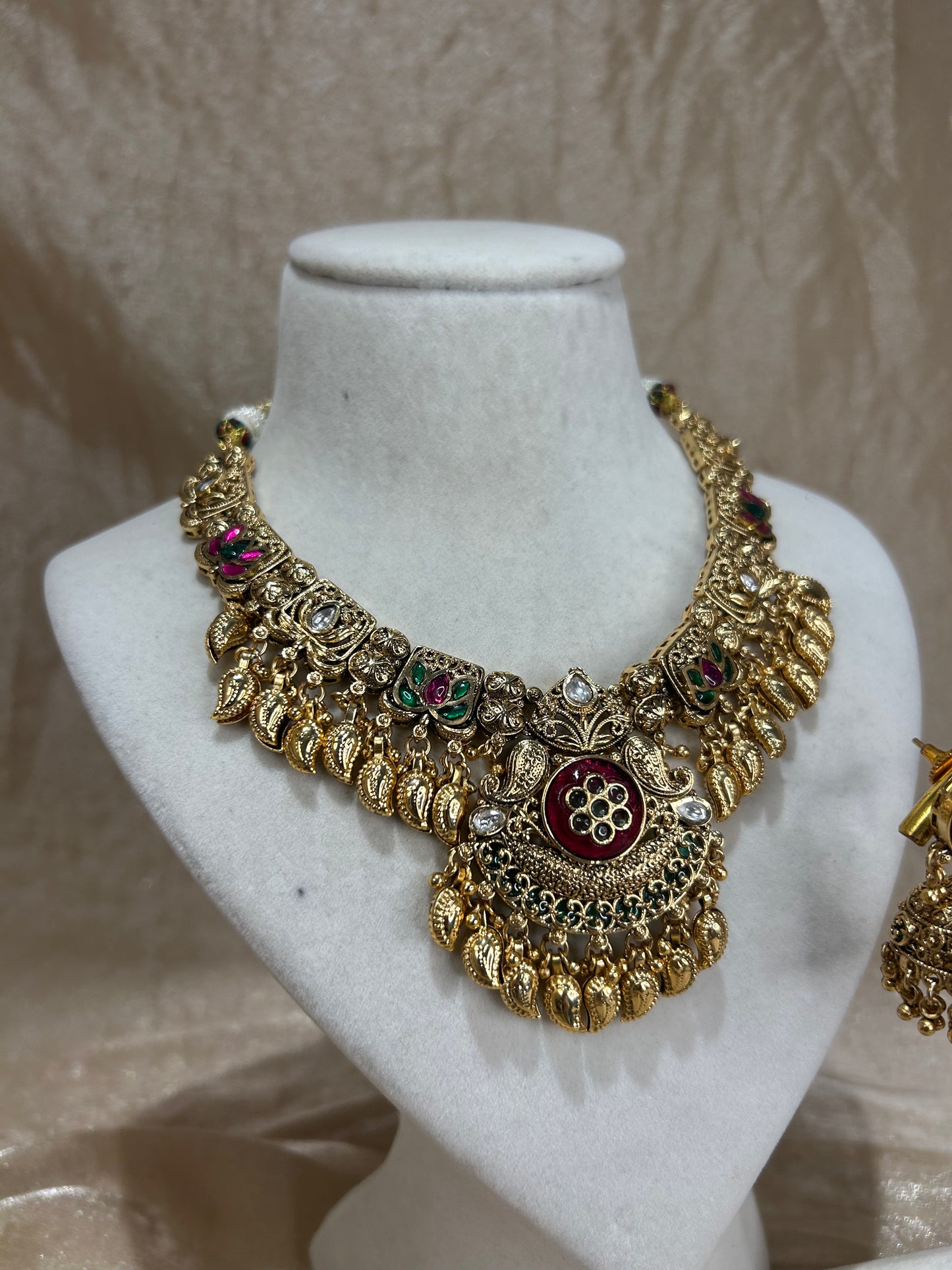 emerald green and maroon necklace set