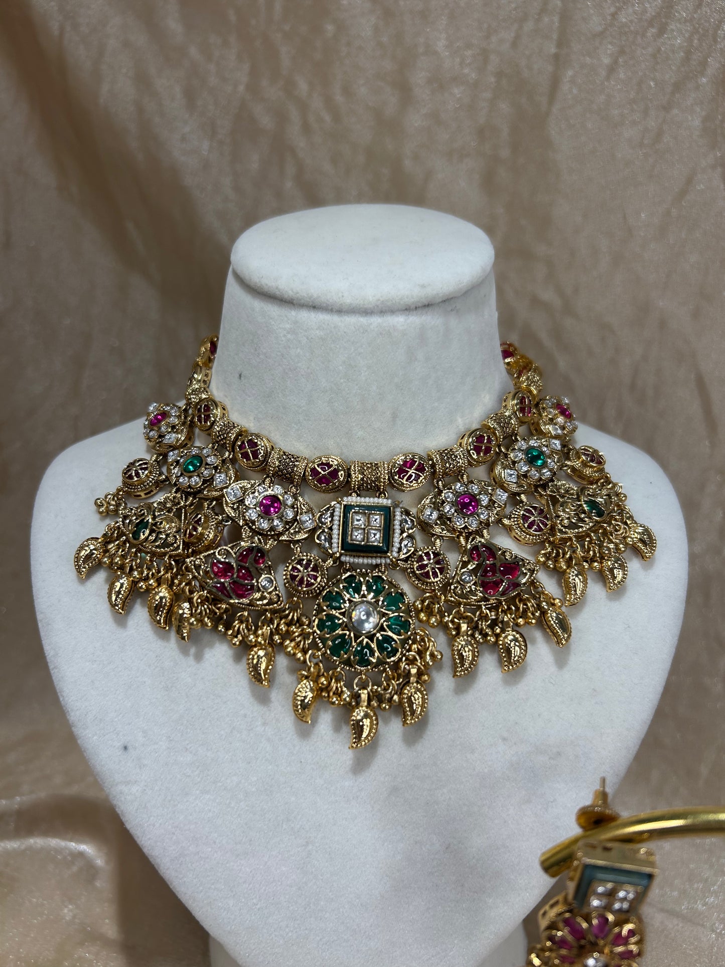 emerald green and hot pink necklace set