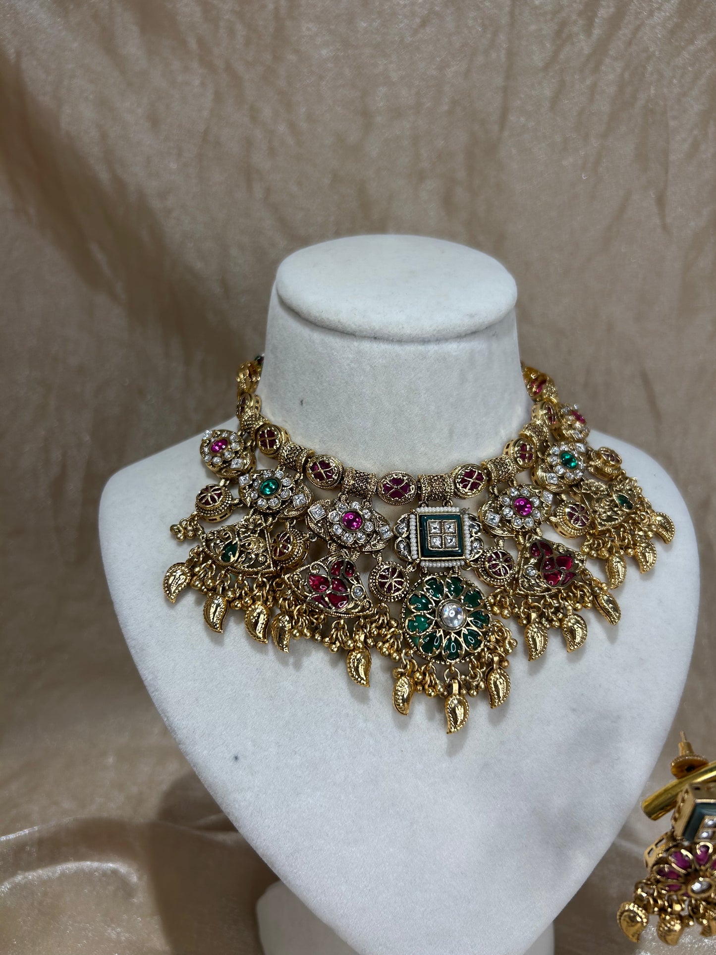 emerald green and hot pink necklace set