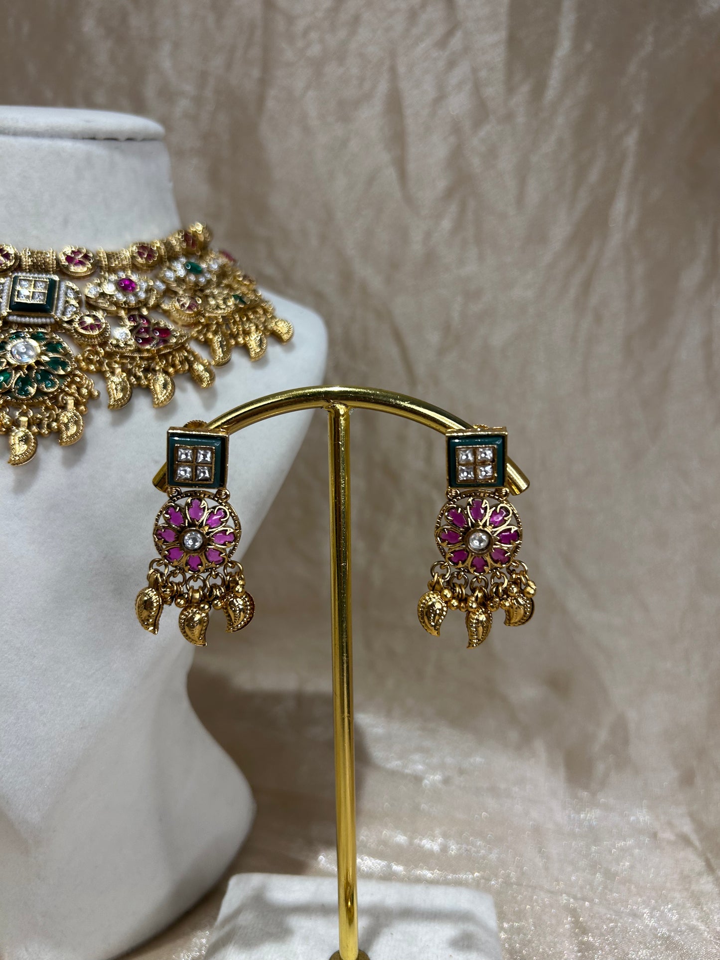 emerald green and hot pink necklace set