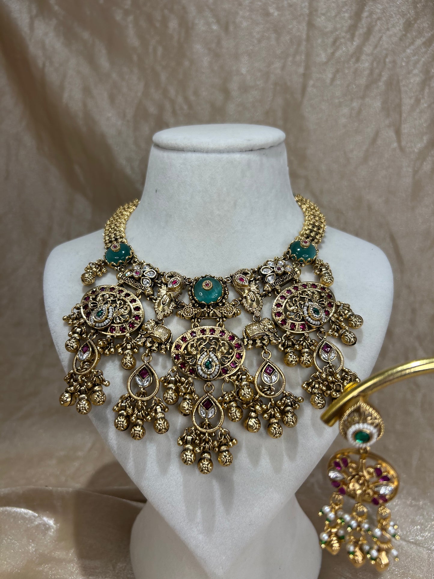 sage green and maroon necklace set