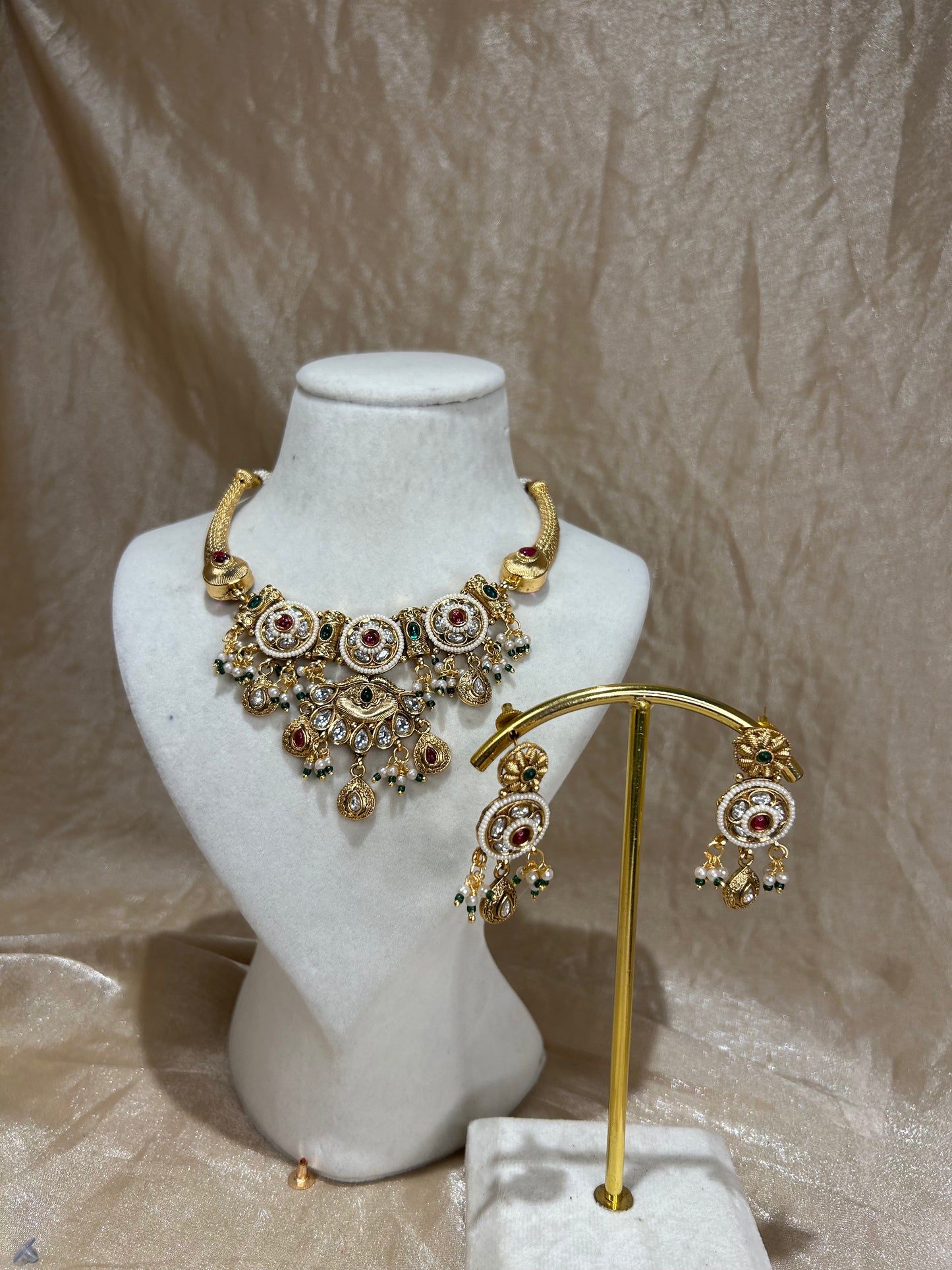maroon and emerald green necklace set