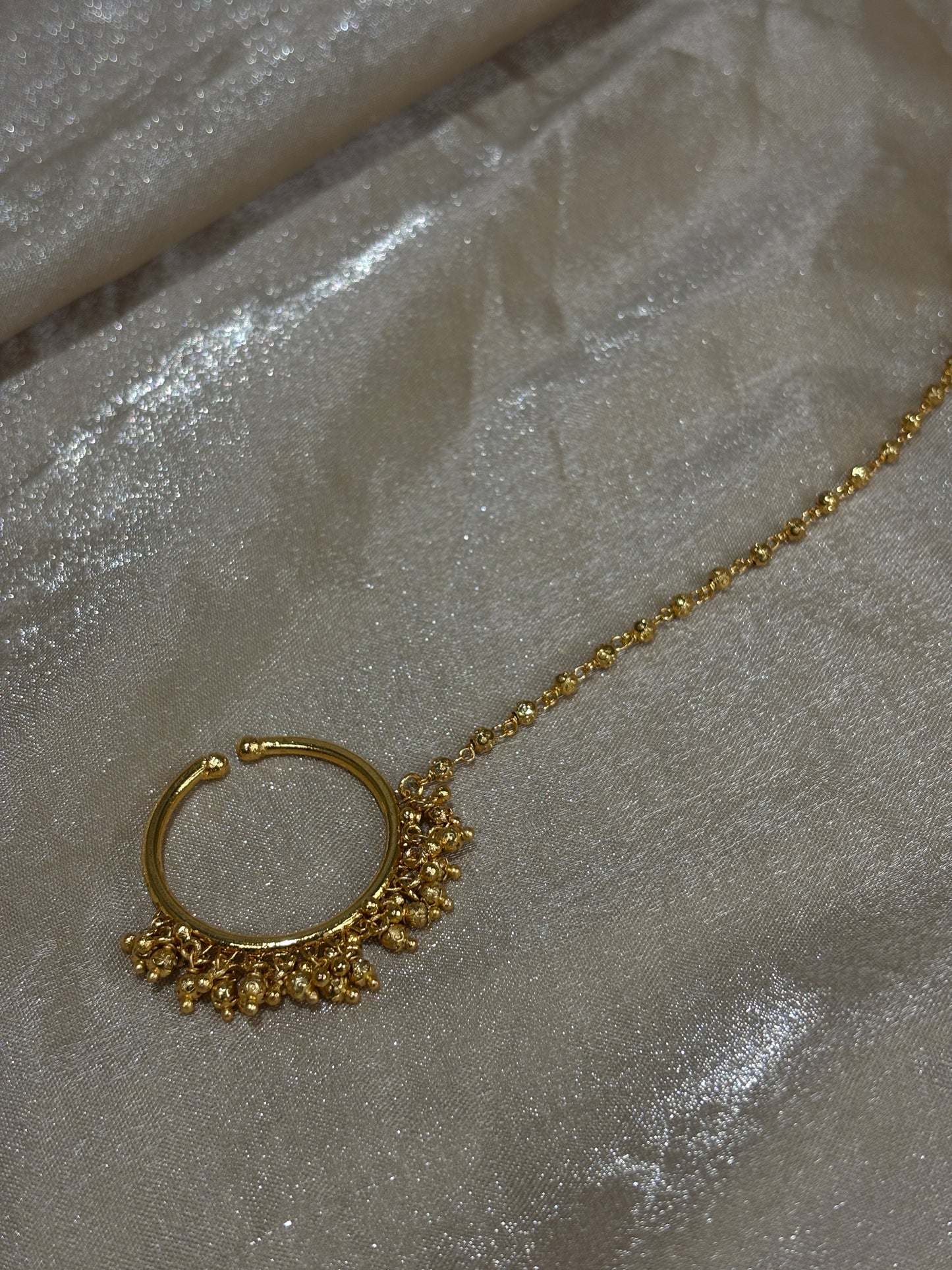 gold-look nose ring