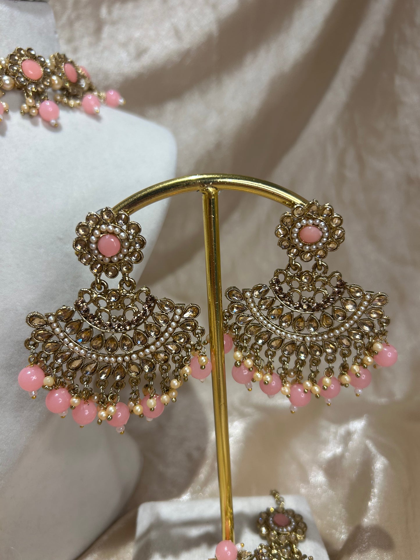 pink choker set