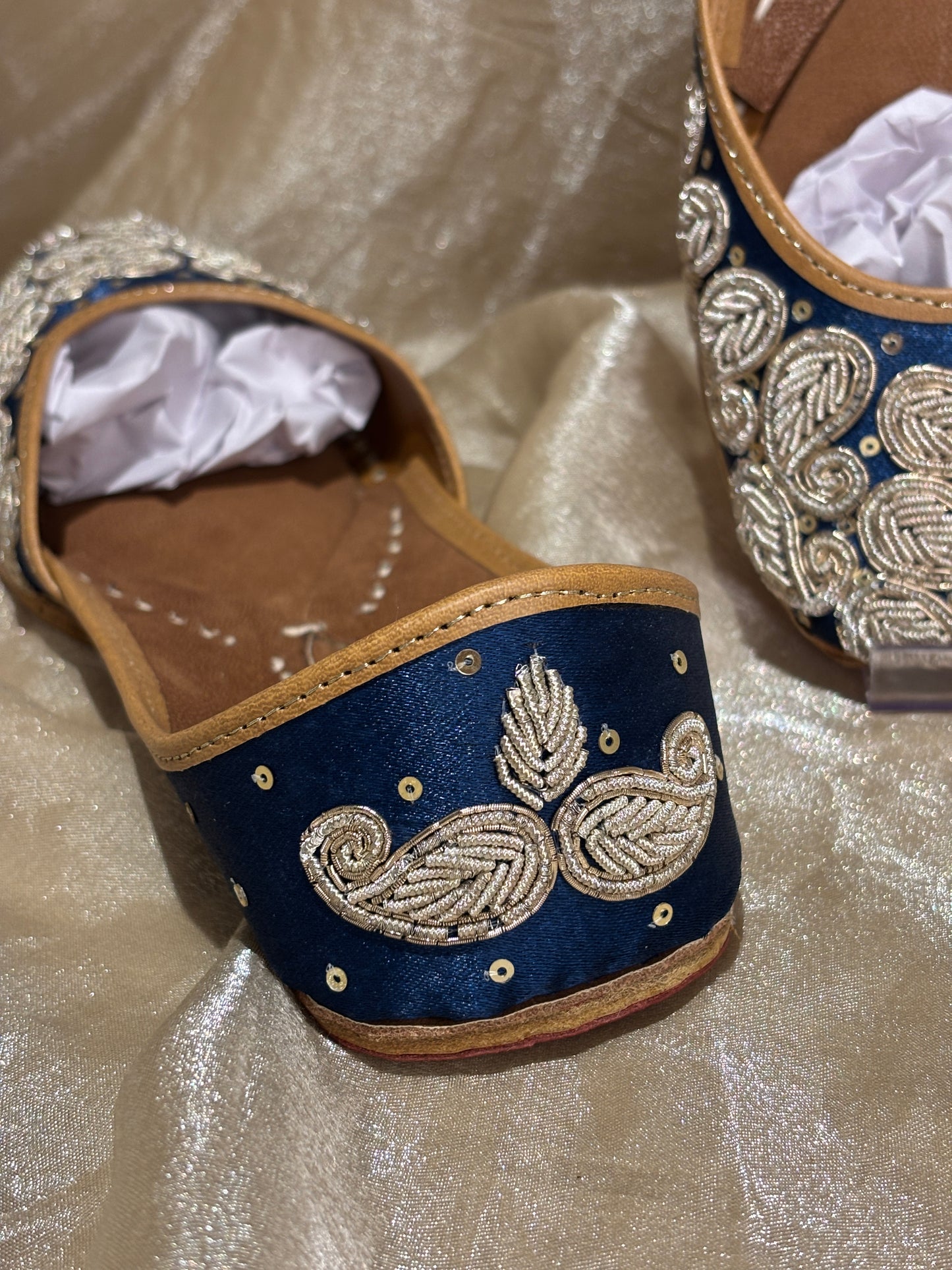 navy blue Punjabi jutti