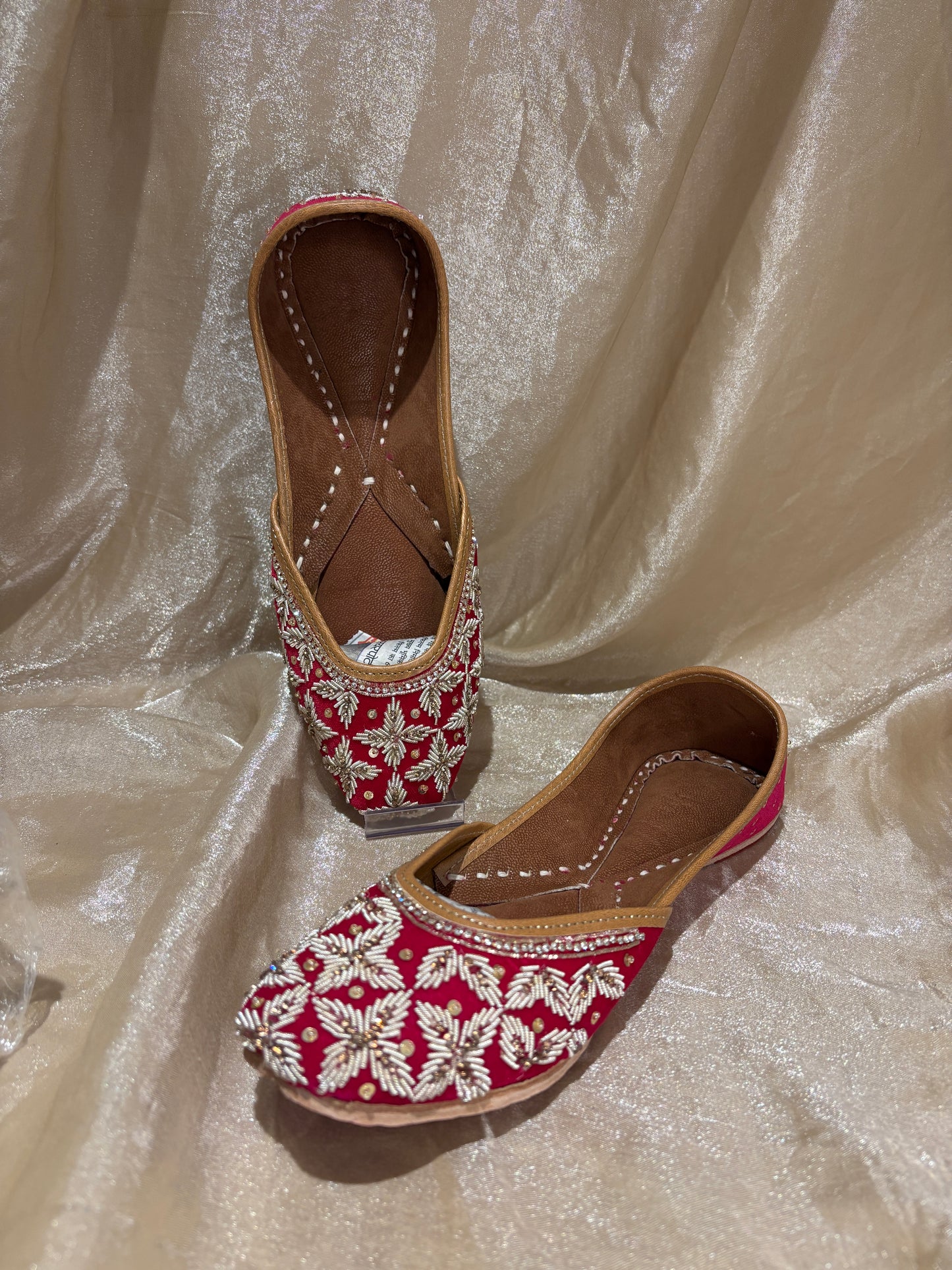 magenta punjabi jutti