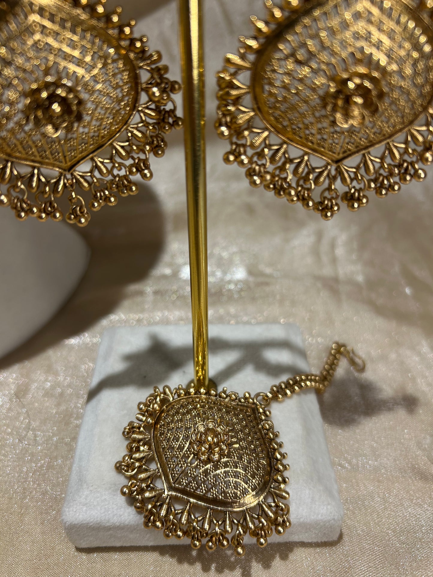 gold look choker set