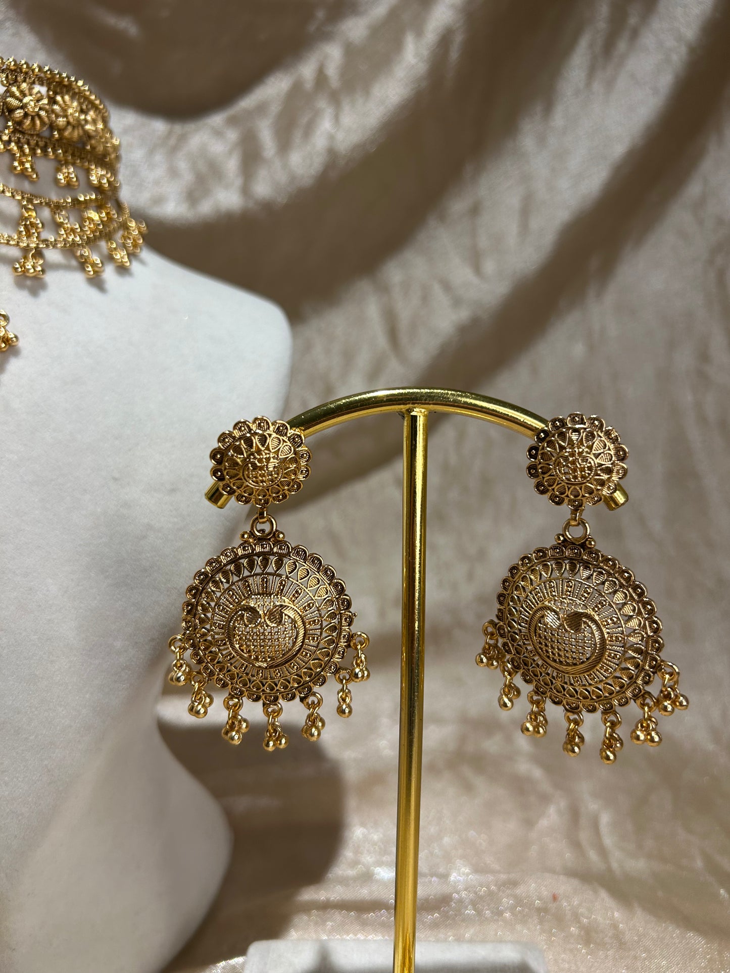 gold look choker set