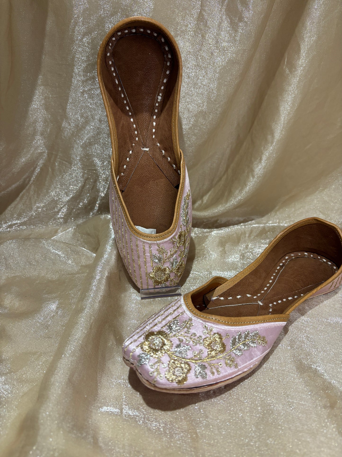 baby pink punjabi jutti