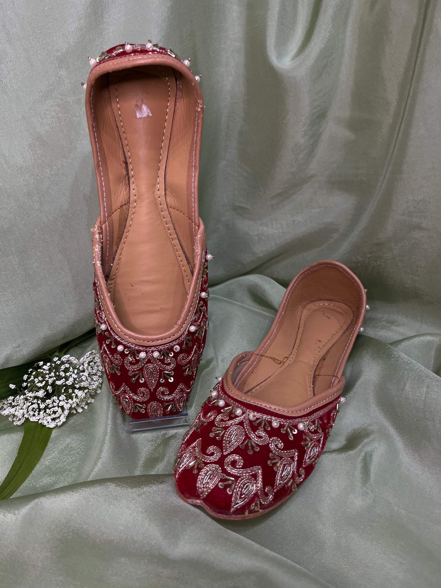 Maroon Punjabi jutti