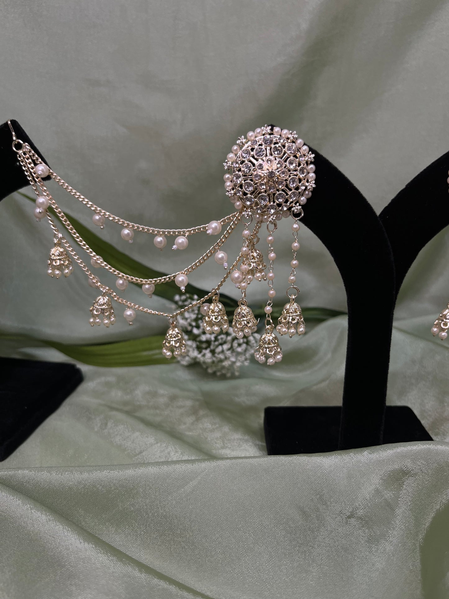 White kundan earrings with sahare