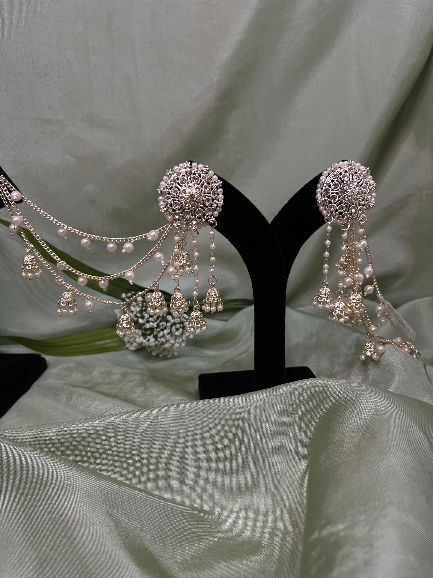 White kundan earrings with sahare