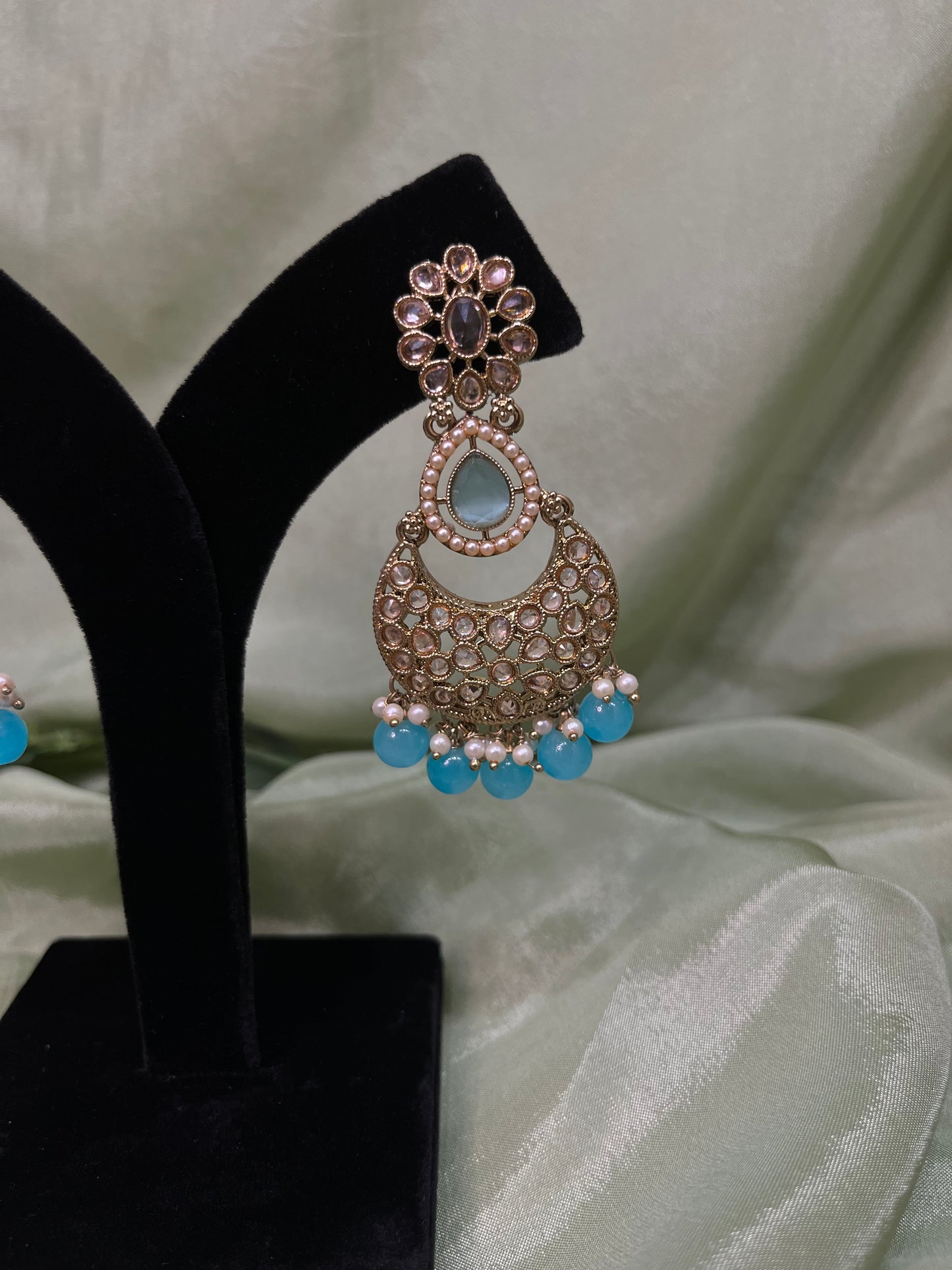 Frozi earring/tikka set