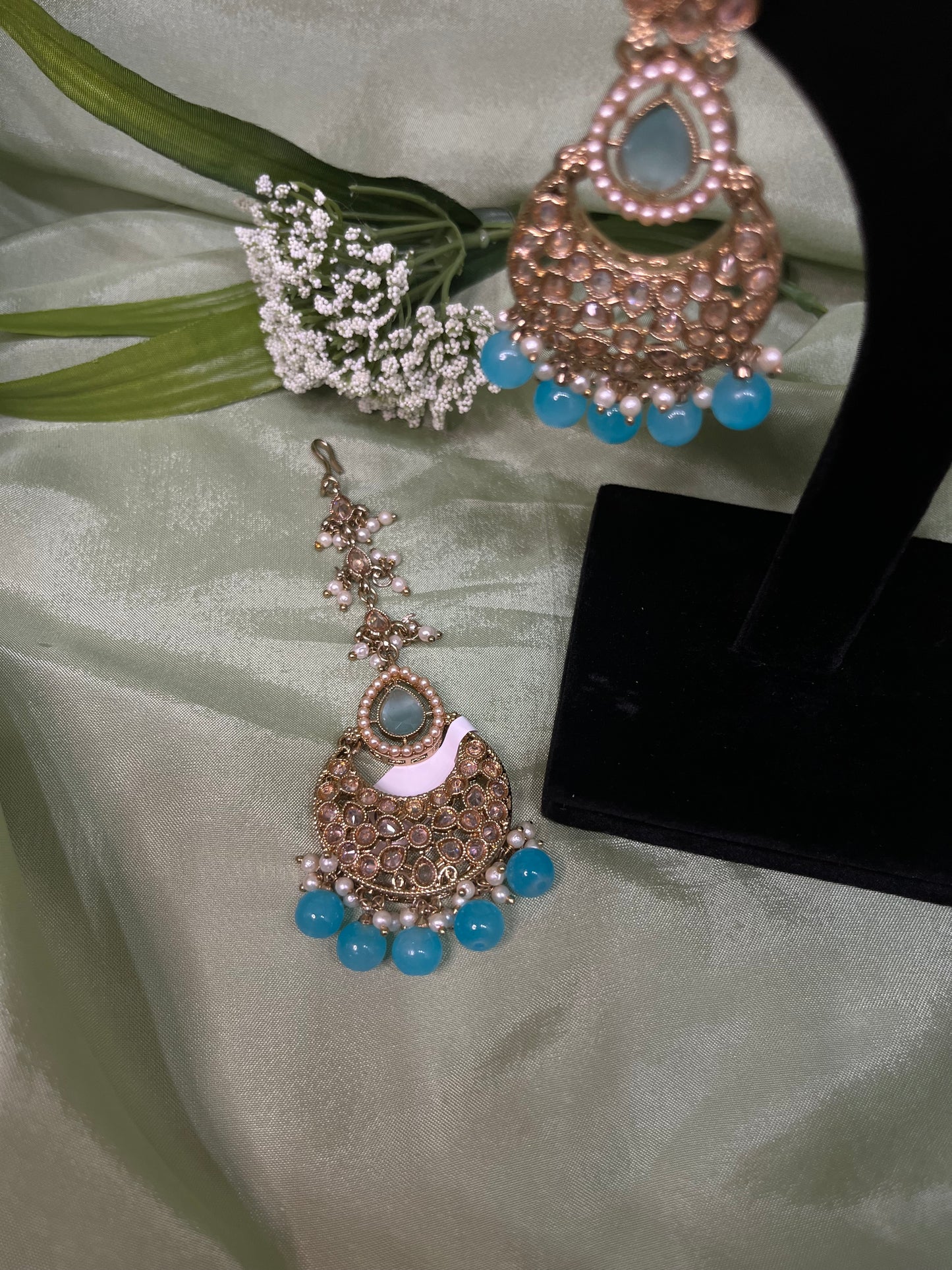 Frozi earring/tikka set