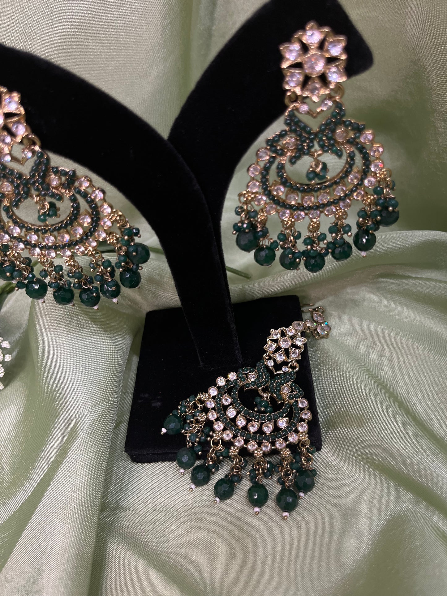 Emerald green earring/tikka set