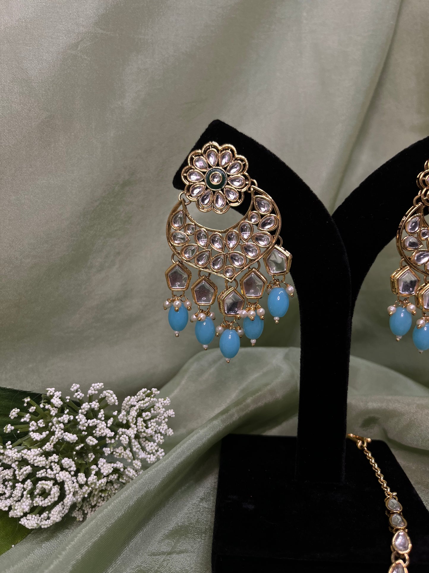 Frozi earring/tikka set
