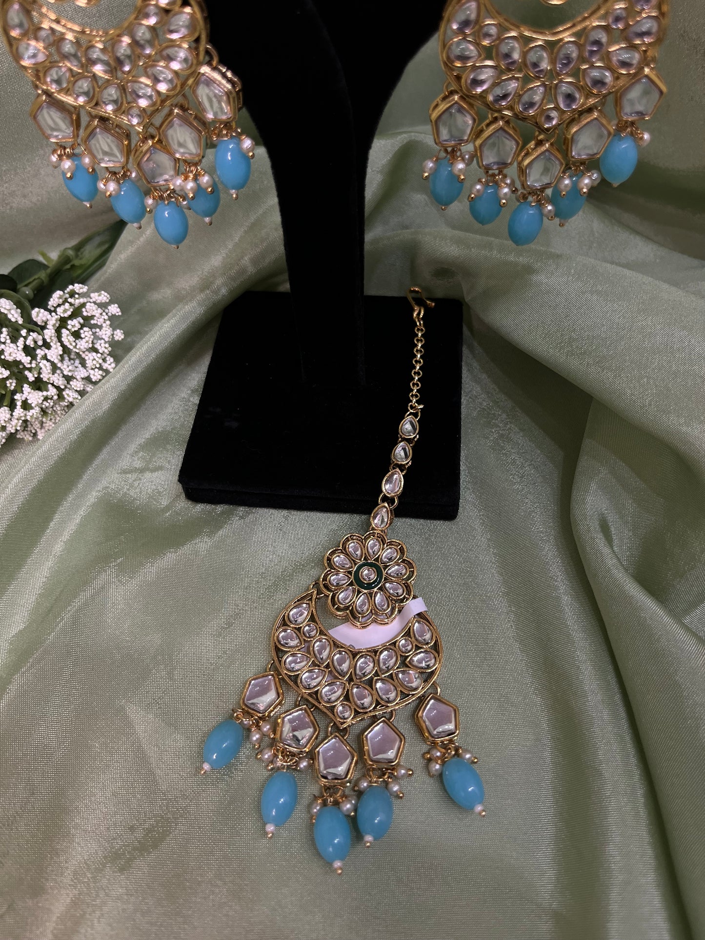 Frozi earring/tikka set