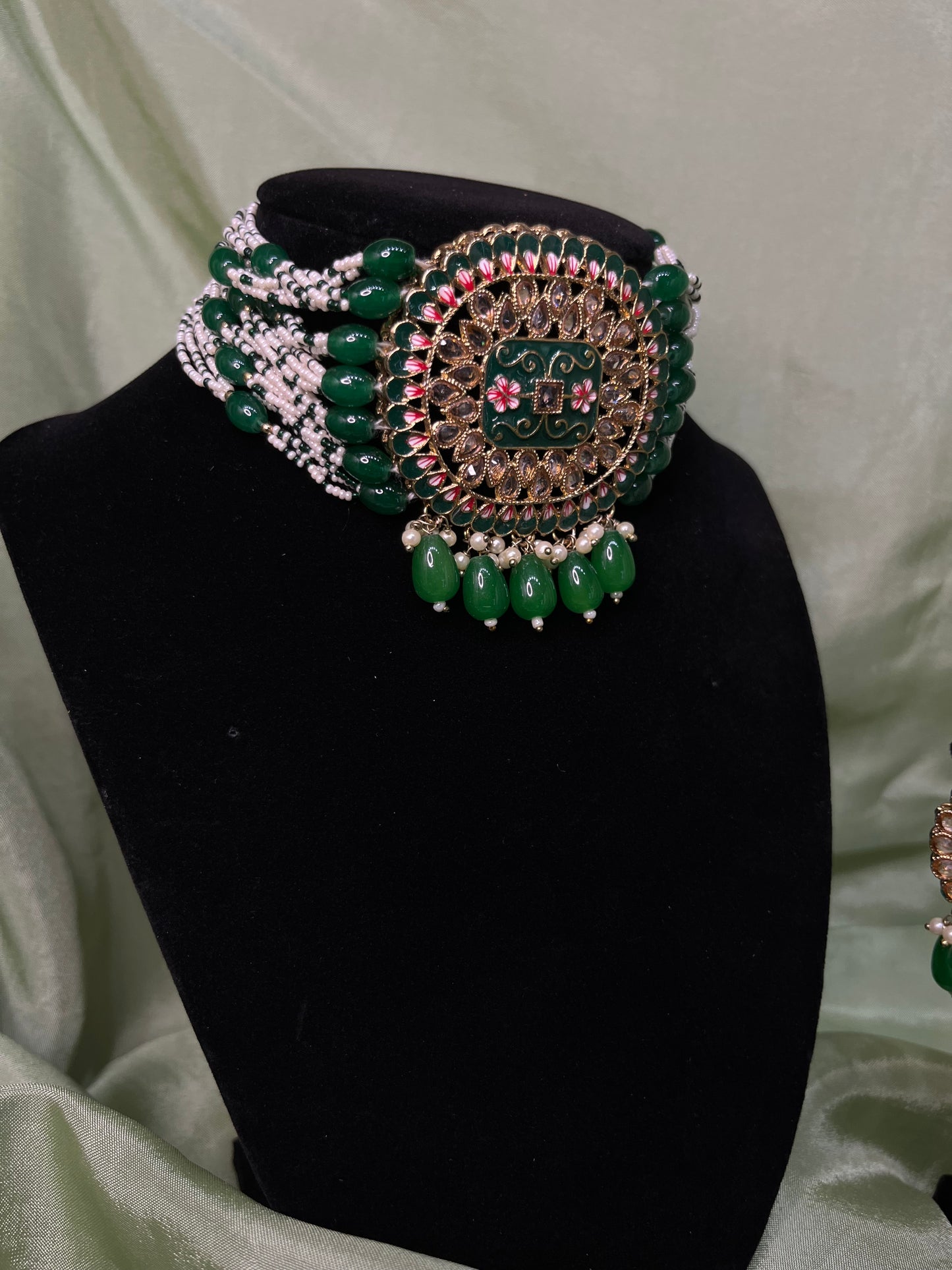 Emerald green choker set