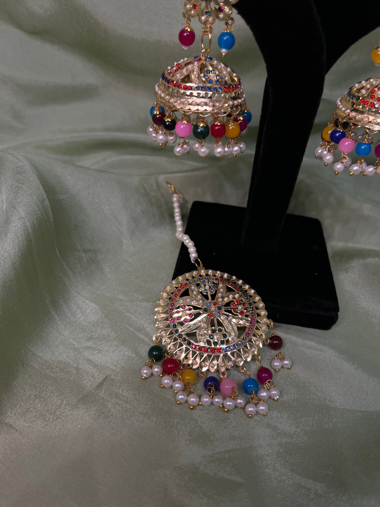Multi-colour jadau earring/tikka set