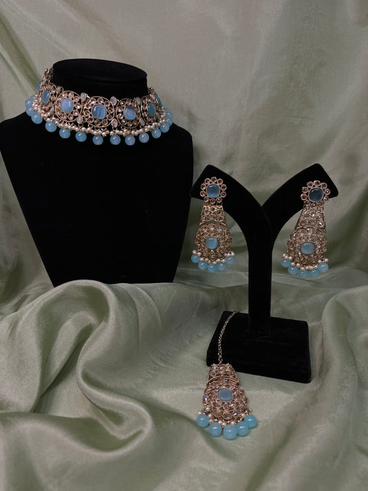 Light blue choker set